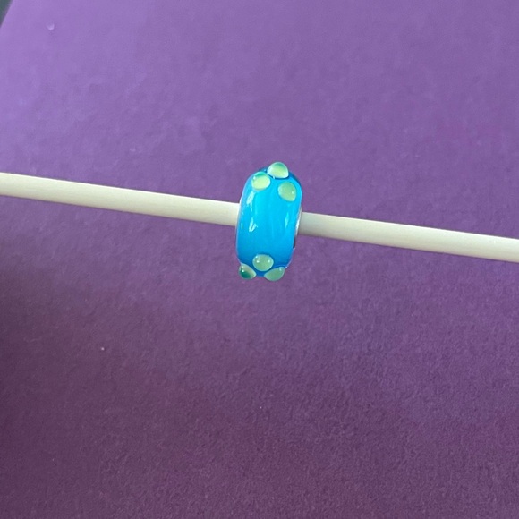 Trollbeads Turquoise/Green Spring Bud bead. TGLBE-10059. - Picture 3 of 6